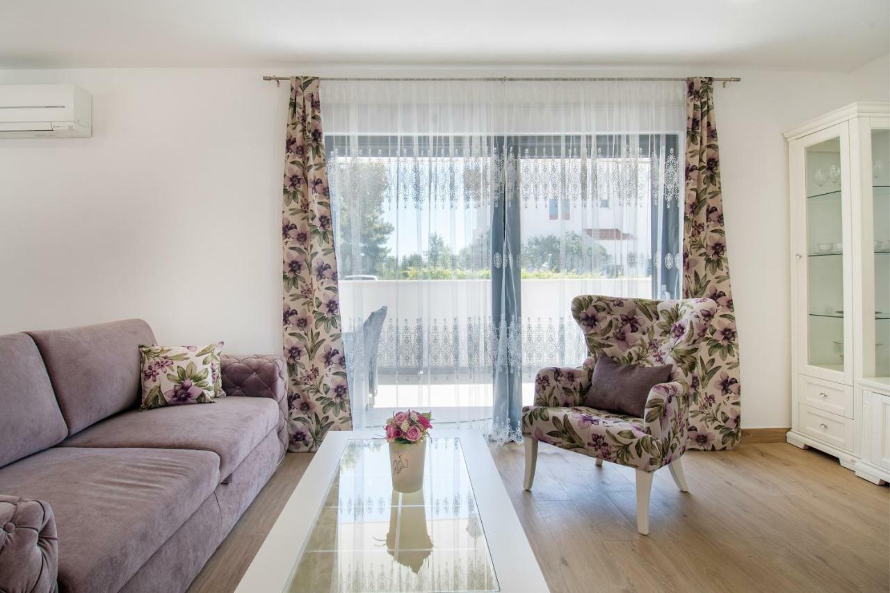 Luxury Apartments Alkar With Swimming Pool Razanj Exterior photo